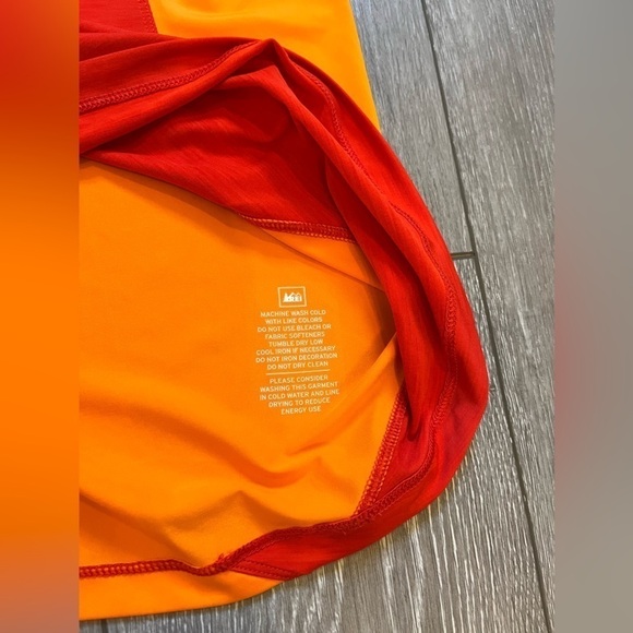 WOMEN'S REI VENTURI CAP SLEEVE TOP SHIRT Size Large UPF 50+ - Picture 6 of 8